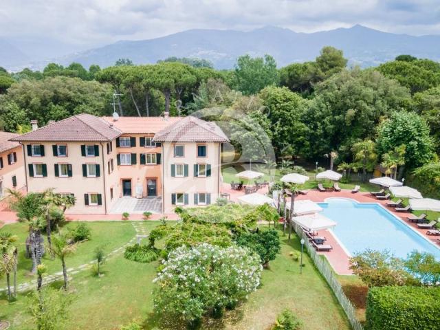 Villa Indipendente in vendita a Marina di Massa, Marina Di Massa