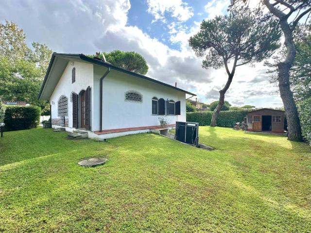 Villa Indipendente in vendita a Poveromo, Marina Di Massa