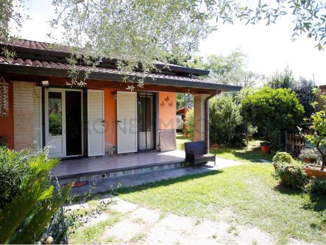Villa Indipendente in vendita a San Cristoforo, Marina Di Massa