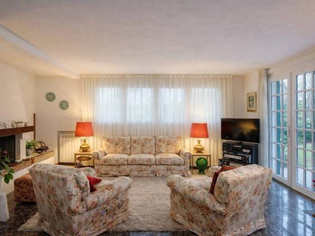 Villa Indipendente in vendita a Marina Di Massa, Toscana