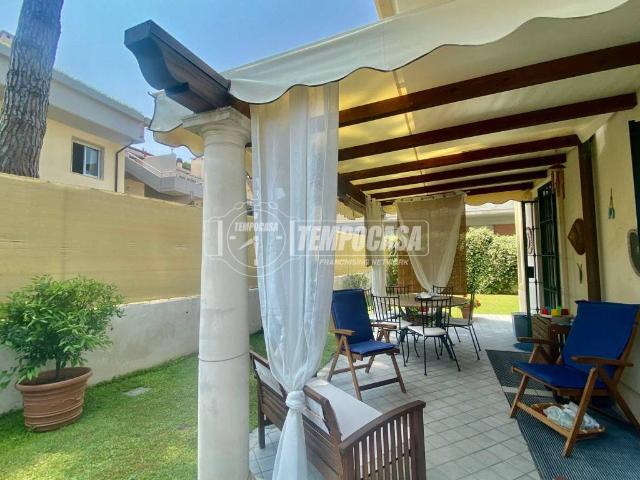 Villa Indipendente in vendita a Marina di Massa, Marina Di Massa