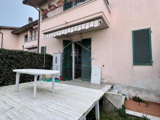 Villa Indipendente in vendita a Marina di Massa, Marina Di Massa