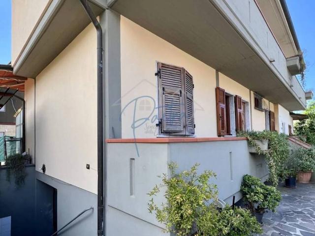 Villa Indipendente in vendita a Marina Di Massa, Toscana