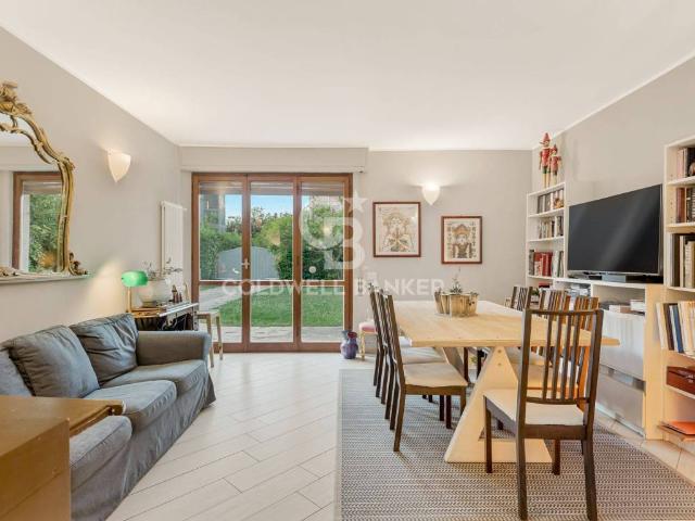 Villa Indipendente in vendita a Marina di Massa, Marina Di Massa