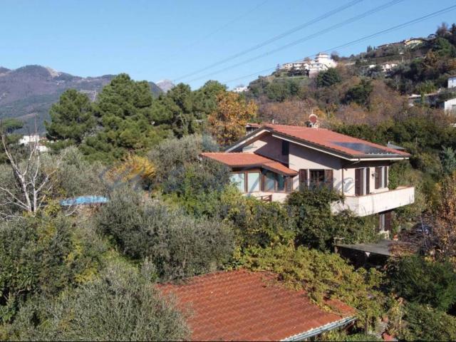 Villa Indipendente in vendita a San Carlo, Marina Di Massa