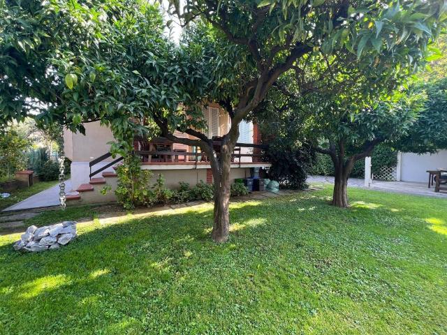 Villa Indipendente in vendita a San Carlo, Marina Di Massa