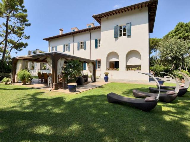 Villa Indipendente in vendita a Poveromo, Marina Di Massa