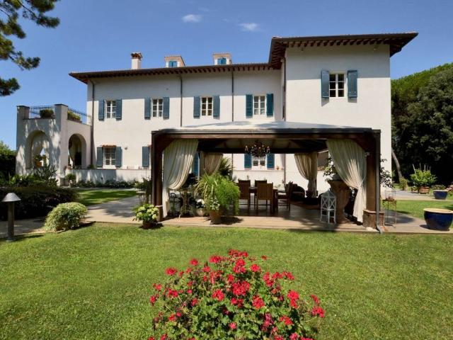 Villa Indipendente in vendita a Poveromo, Marina Di Massa