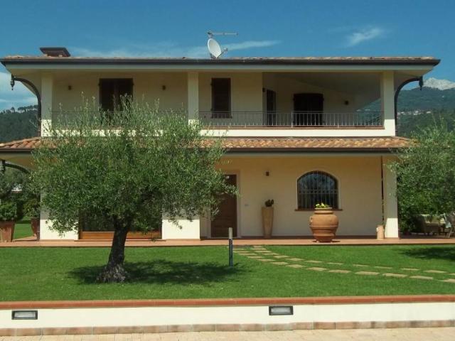 Villa Indipendente in vendita a Cinque Vie, Marina Di Massa