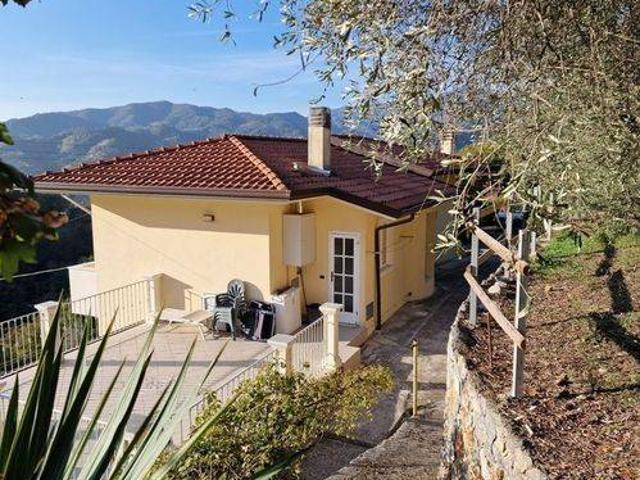 Villa Indipendente in vendita a Marina Di Massa, Toscana