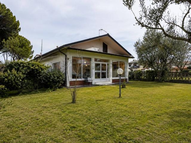 Villa Indipendente in vendita a Casone, Marina Di Massa