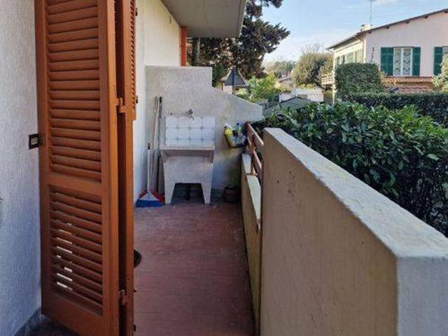 Villa Indipendente in vendita a Marina di Massa, Marina Di Massa
