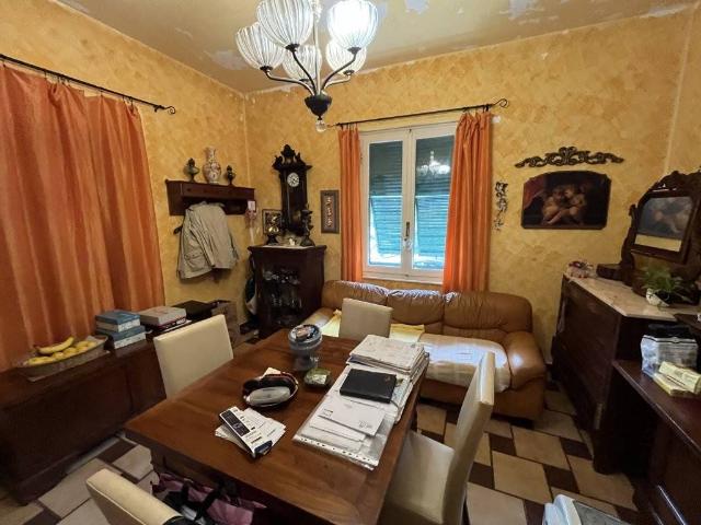 Villa Indipendente in vendita a Ca' di Cecco, Marina Di Massa