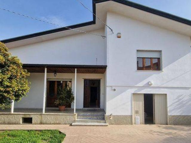 Villa Indipendente in vendita a Marina di Massa, Marina Di Massa