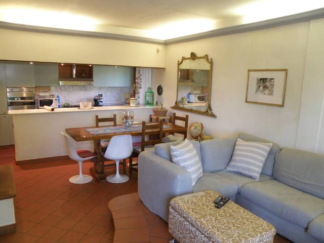 Villa Indipendente in vendita a Rinchiostra, Marina Di Massa