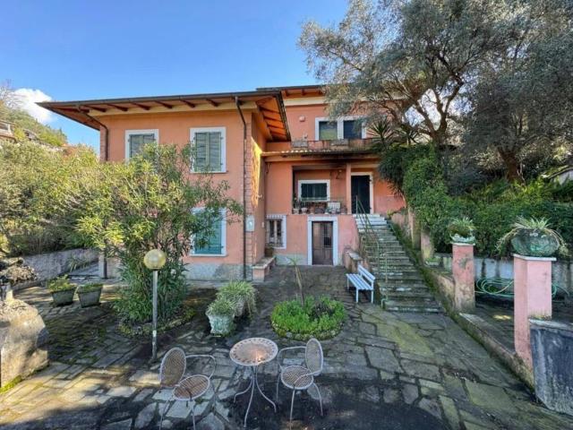 Villa Indipendente in vendita a San Carlo, Marina Di Massa