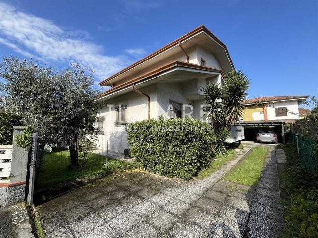 Villa Indipendente in vendita a Marina di Massa, Marina Di Massa