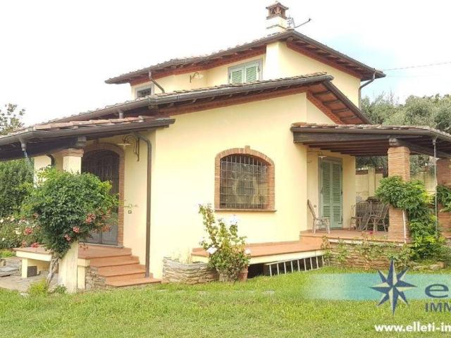 Villa Indipendente in vendita a San Carlo, Marina Di Massa