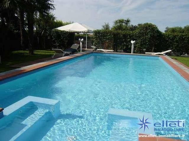Villa Indipendente in vendita a Cinque Vie, Marina Di Massa