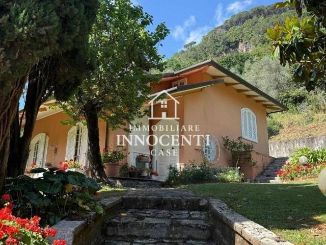 Villa Indipendente in vendita a Marina Di Massa, Toscana
