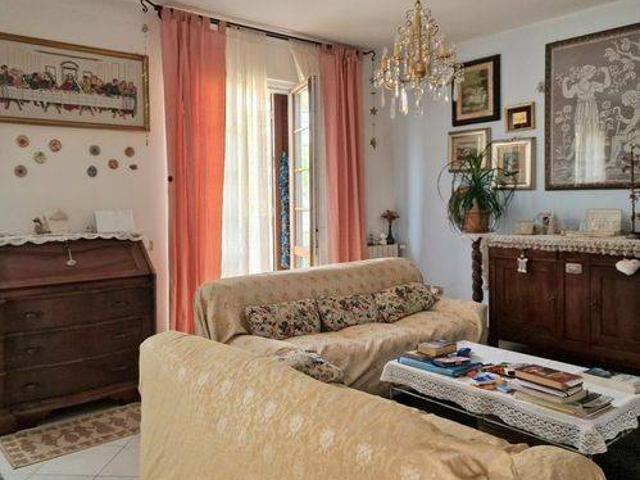 Villa Indipendente in vendita a Marina di Massa, Marina Di Massa