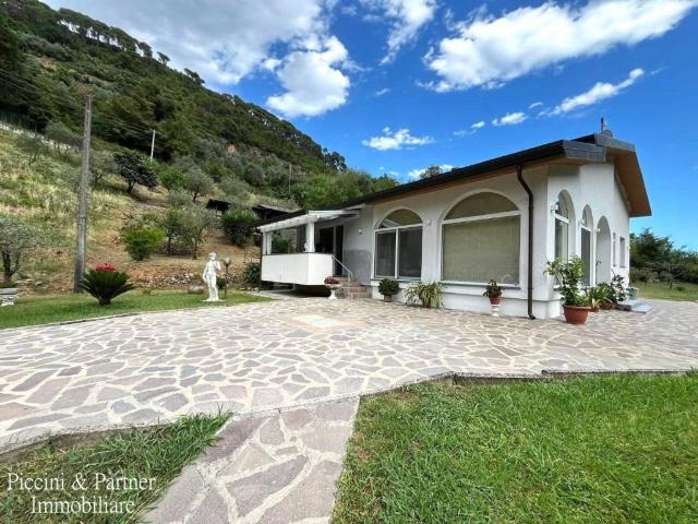 Villa Indipendente in vendita a Marina Di Massa, Toscana
