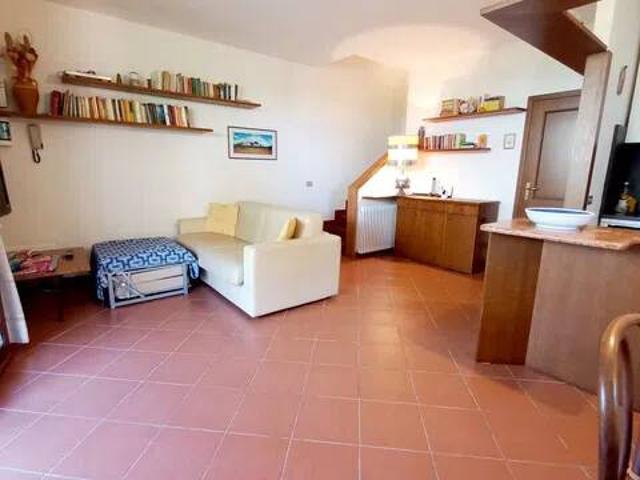 Villa Indipendente in vendita a Marina di Massa, Marina Di Massa