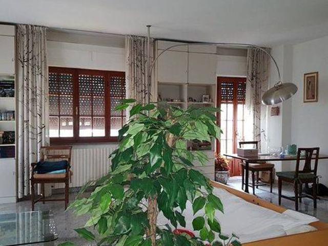 Villa Indipendente in vendita a Marina di Massa, Marina Di Massa