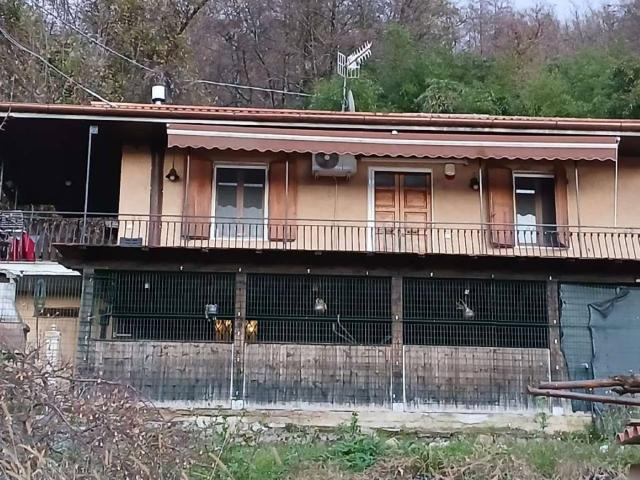 Villa Indipendente in vendita a Ca' di Cecco, Marina Di Massa