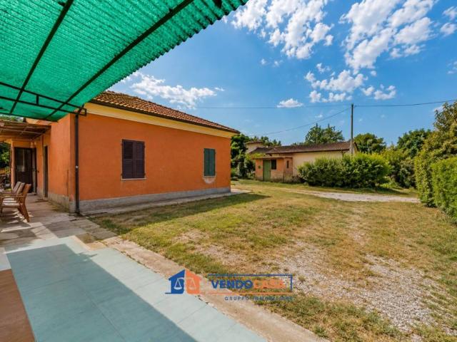 Villa Indipendente in vendita a Marina di Massa, Marina Di Massa