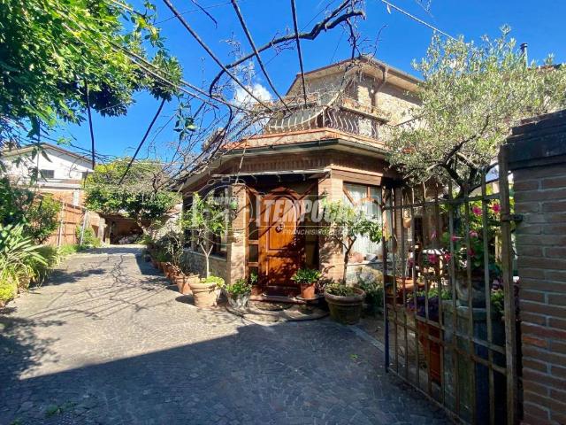 Villa Indipendente in vendita a San Carlo, Marina Di Massa