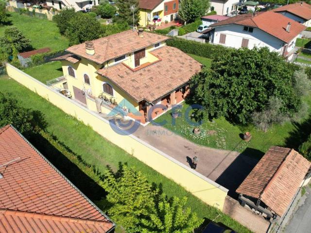 Villa Indipendente in vendita a Marina di Massa, Marina Di Massa