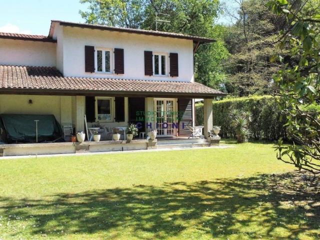 Villa Indipendente in vendita a Marina Di Massa, Toscana