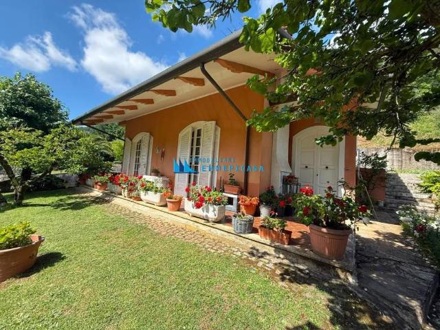 Villa Indipendente in vendita a Marina Di Massa, Toscana