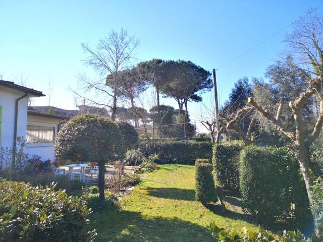 Villa Indipendente in vendita a Marina Di Massa, Toscana