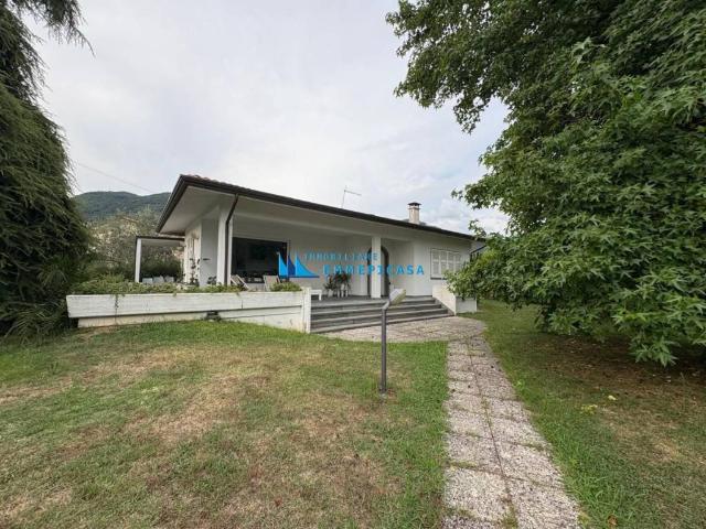 Villa Indipendente in vendita a Marina Di Massa, Toscana
