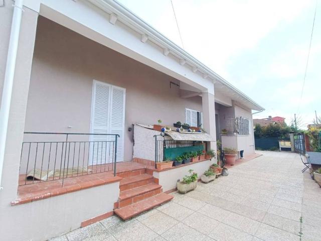 Villa Indipendente in vendita a Castagnola, Marina Di Massa