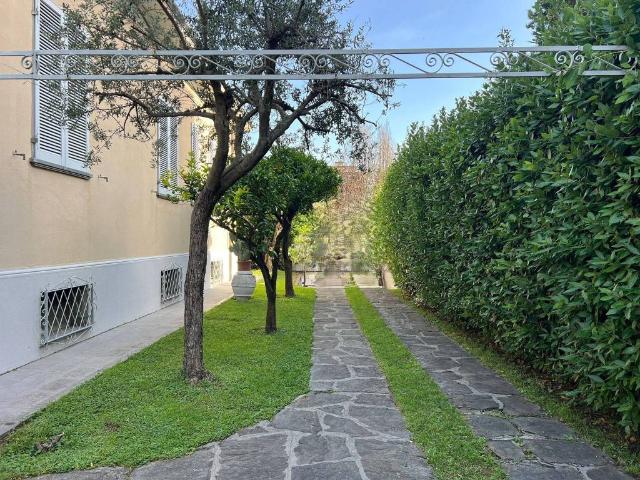 Villa Indipendente in vendita a San Carlo, Marina Di Massa