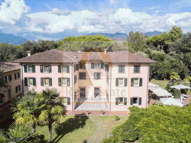 Villa Indipendente in vendita a Poveromo, Marina Di Massa