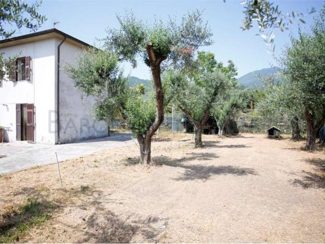 Villa Indipendente in vendita a Romagnano, Marina Di Massa