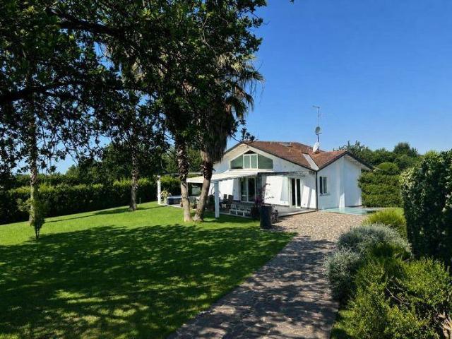 Villa Indipendente in vendita a Quercioli, Marina Di Massa