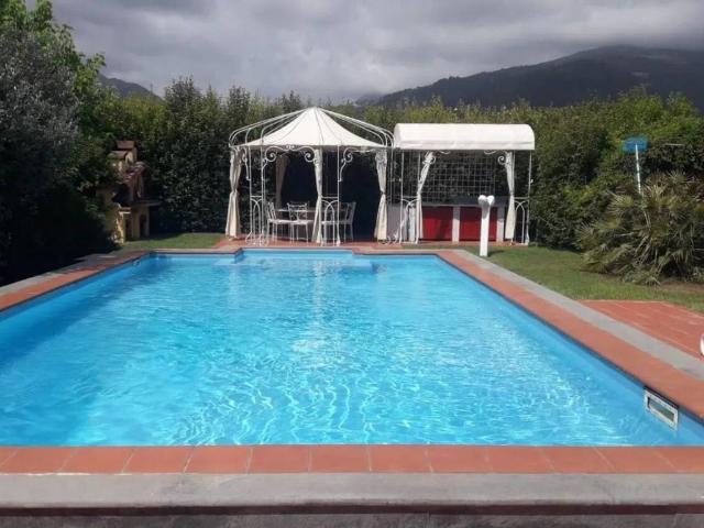 Villa Indipendente in vendita a Cinque Vie, Marina Di Massa