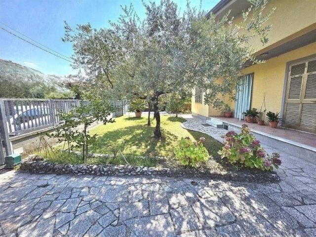 Villa Indipendente in vendita a Marina di Massa, Marina Di Massa