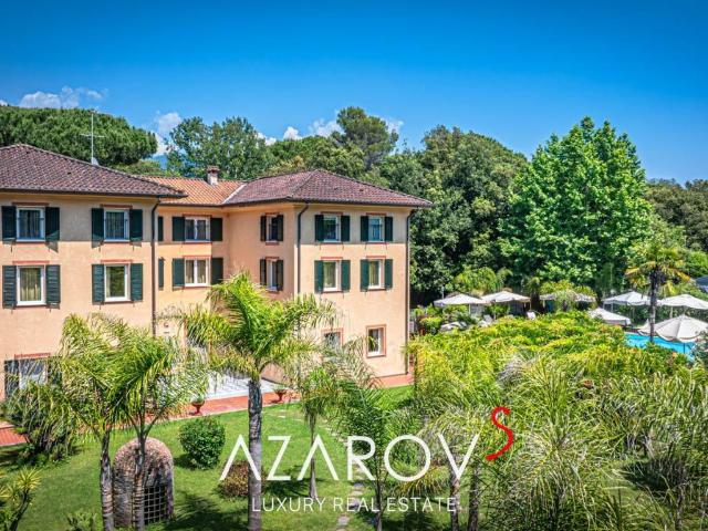 Villa Indipendente in vendita a Marina di Massa, Marina Di Massa