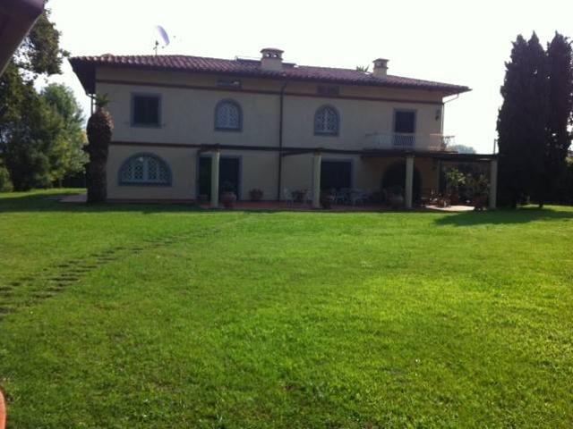 Villa Indipendente in vendita a Marina Di Massa, Toscana