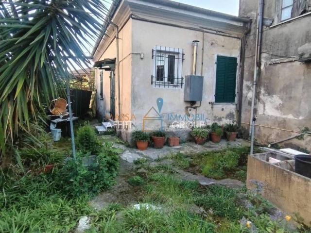 Villa Indipendente in vendita a Castagnola, Marina Di Massa