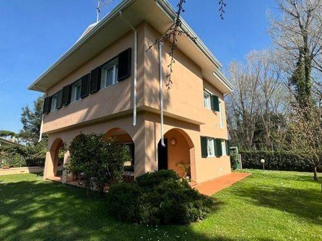 Villa Indipendente in vendita a San Carlo, Marina Di Massa