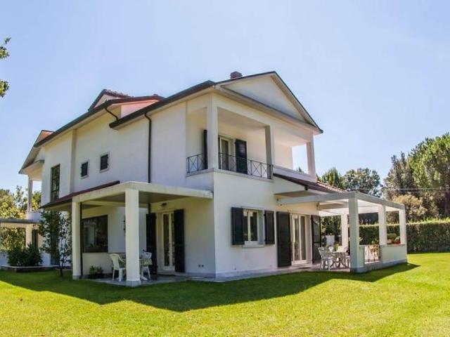 Villa Indipendente in vendita a Poveromo, Marina Di Massa