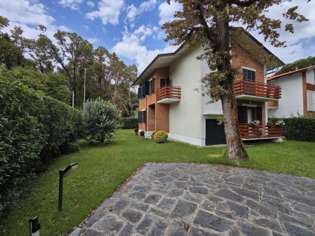 Villa Indipendente in vendita a Poveromo, Marina Di Massa