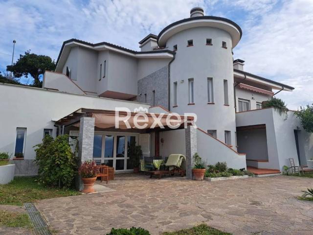 Villa Indipendente in vendita a San Carlo, Marina Di Massa